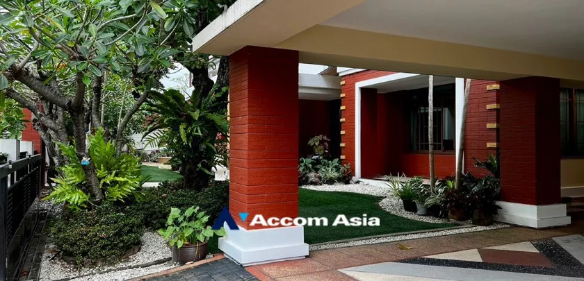 20  4 br House For Sale in Pattanakarn ,Bangkok  at Peaceful compound AA33210