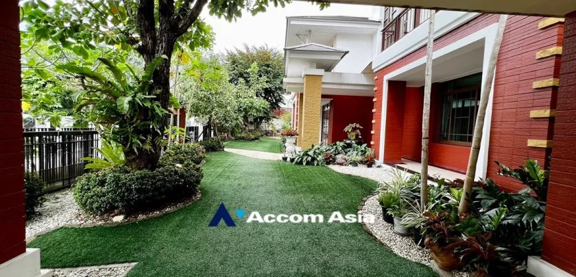 25  4 br House For Sale in Pattanakarn ,Bangkok  at Peaceful compound AA33210