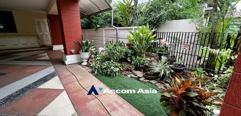 23  4 br House For Sale in Pattanakarn ,Bangkok  at Peaceful compound AA33210