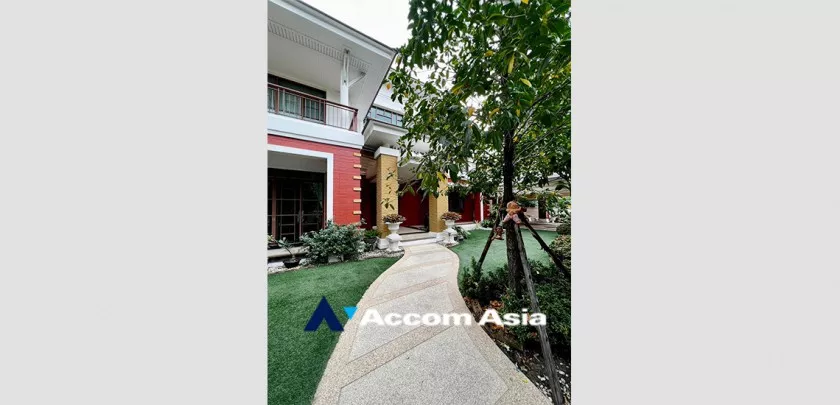 28  4 br House For Sale in Pattanakarn ,Bangkok  at Peaceful compound AA33210