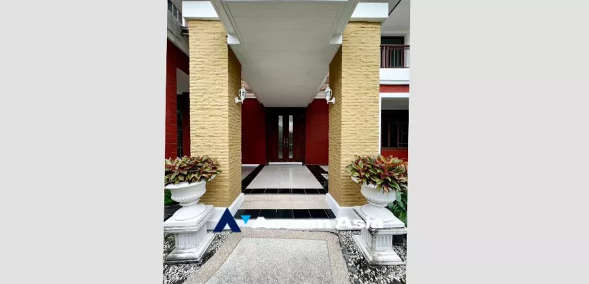 36  4 br House For Sale in Pattanakarn ,Bangkok  at Peaceful compound AA33210
