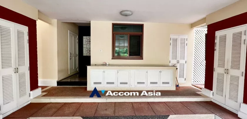 21  4 br House For Sale in Pattanakarn ,Bangkok  at Peaceful compound AA33210