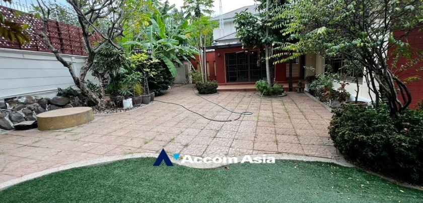 30  4 br House For Sale in Pattanakarn ,Bangkok  at Peaceful compound AA33210