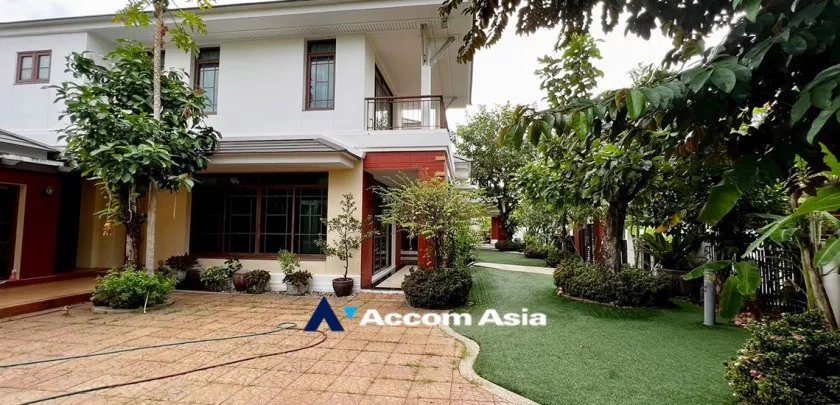 31  4 br House For Sale in Pattanakarn ,Bangkok  at Peaceful compound AA33210