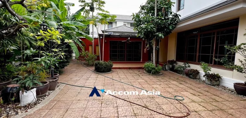 32  4 br House For Sale in Pattanakarn ,Bangkok  at Peaceful compound AA33210