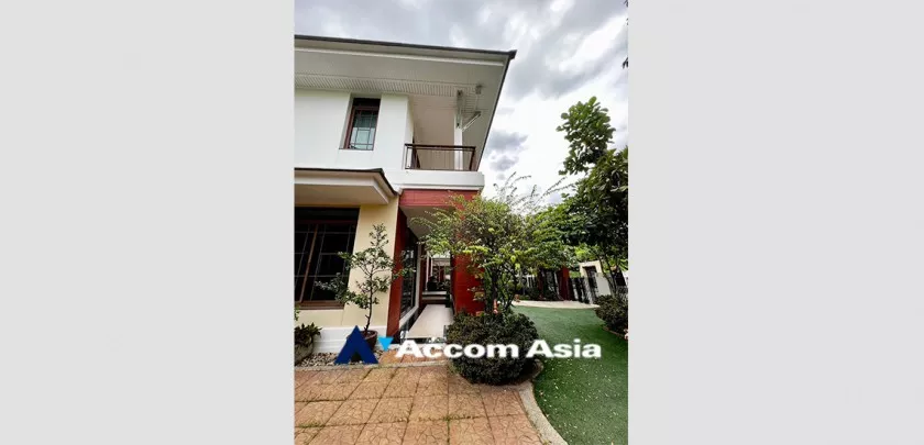 35  4 br House For Sale in Pattanakarn ,Bangkok  at Peaceful compound AA33210