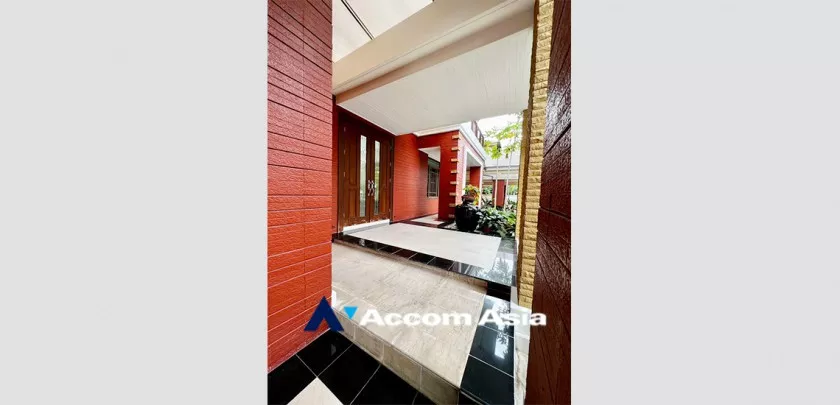 39  4 br House For Sale in Pattanakarn ,Bangkok  at Peaceful compound AA33210