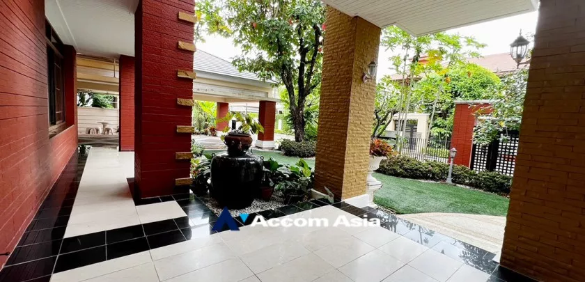 40  4 br House For Sale in Pattanakarn ,Bangkok  at Peaceful compound AA33210