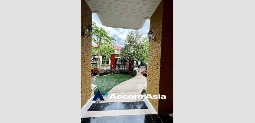 38  4 br House For Sale in Pattanakarn ,Bangkok  at Peaceful compound AA33210