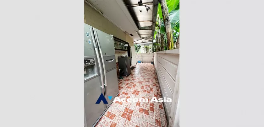 41  4 br House For Sale in Pattanakarn ,Bangkok  at Peaceful compound AA33210