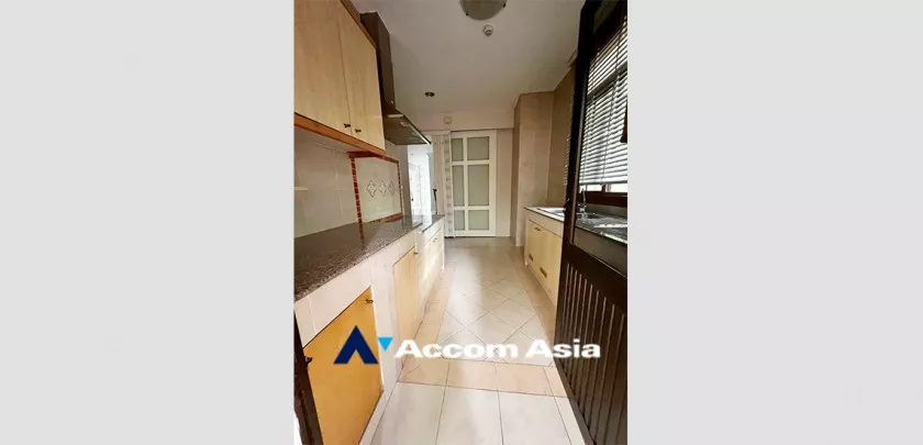6  4 br House For Sale in Pattanakarn ,Bangkok  at Peaceful compound AA33210