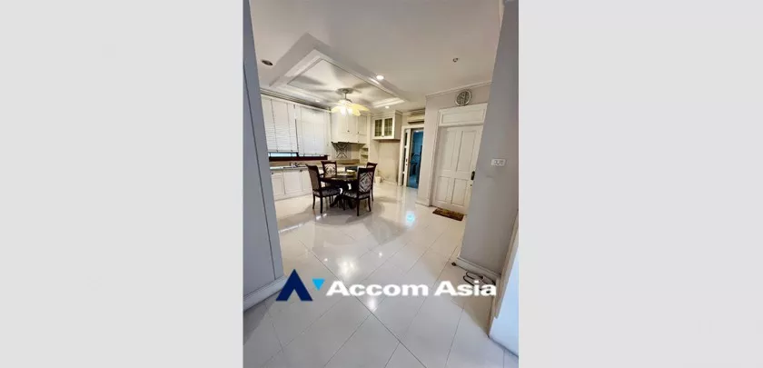 8  4 br House For Sale in Pattanakarn ,Bangkok  at Peaceful compound AA33210