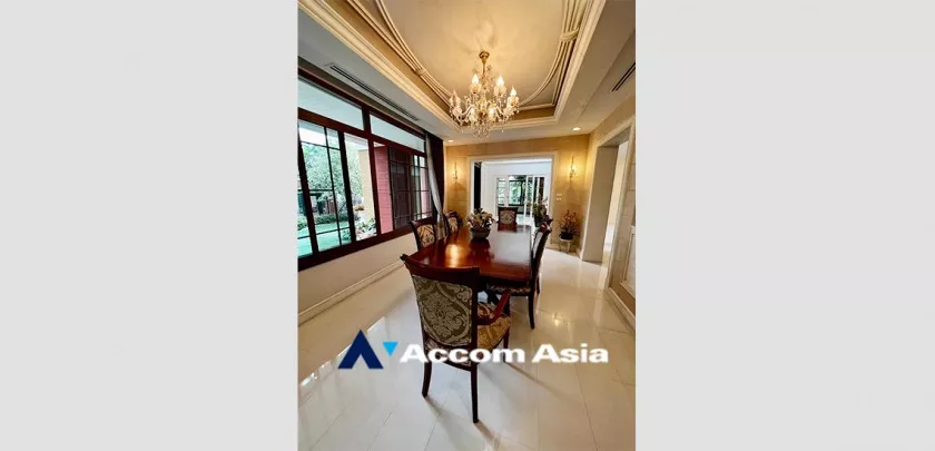 5  4 br House For Sale in Pattanakarn ,Bangkok  at Peaceful compound AA33210