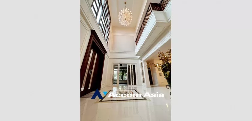 18  4 br House For Sale in Pattanakarn ,Bangkok  at Peaceful compound AA33210