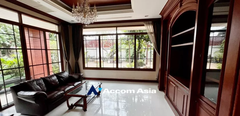  1  4 br House For Sale in Pattanakarn ,Bangkok  at Peaceful compound AA33210