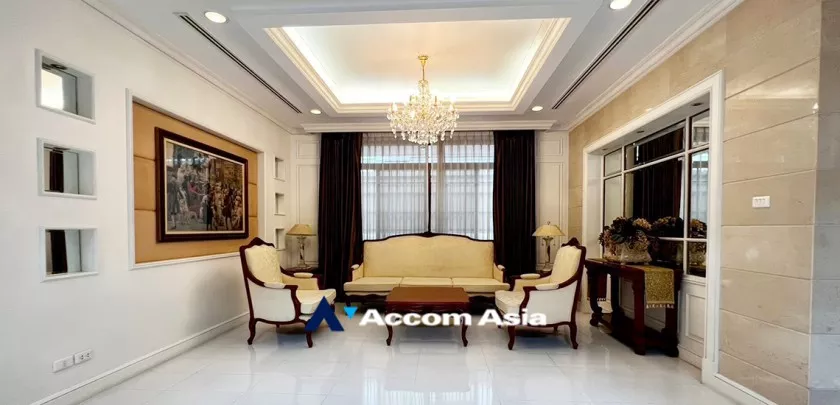 4  4 br House For Sale in Pattanakarn ,Bangkok  at Peaceful compound AA33210