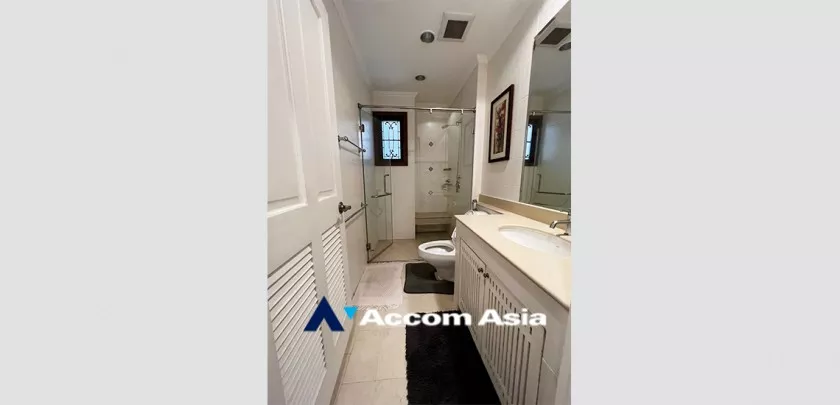 43  4 br House For Sale in Pattanakarn ,Bangkok  at Peaceful compound AA33210