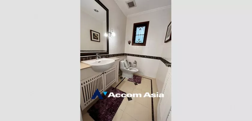 44  4 br House For Sale in Pattanakarn ,Bangkok  at Peaceful compound AA33210