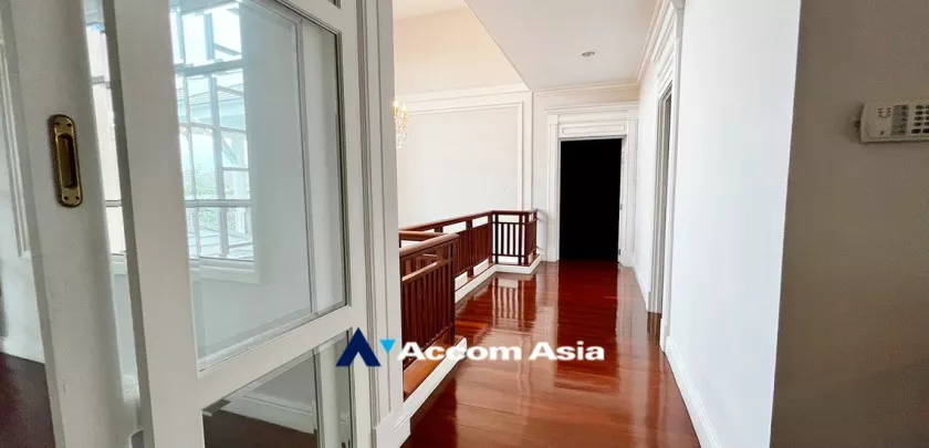 15  4 br House For Sale in Pattanakarn ,Bangkok  at Peaceful compound AA33210
