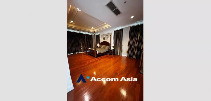 9  4 br House For Sale in Pattanakarn ,Bangkok  at Peaceful compound AA33210