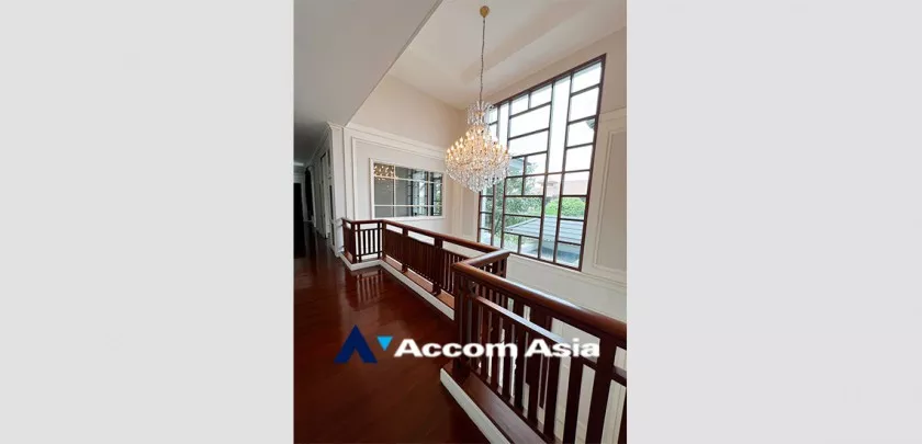 16  4 br House For Sale in Pattanakarn ,Bangkok  at Peaceful compound AA33210