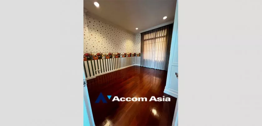 11  4 br House For Sale in Pattanakarn ,Bangkok  at Peaceful compound AA33210