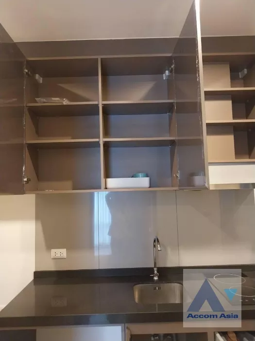 unit 2 Bedrooms  Condominium For Rent in Phaholyothin, Bangkok  near MRT Rama 9 - ARL Makkasan (AA33212)