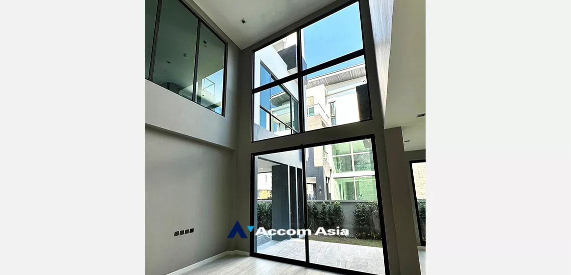 unitPet friendly |  4 Bedrooms  House For Rent & Sale in Pattanakarn, Bangkok  near ARL Hua Mak (AA33222)