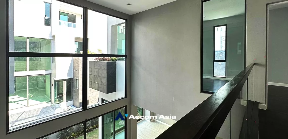 unitPet friendly |  4 Bedrooms  House For Rent & Sale in Pattanakarn, Bangkok  near ARL Hua Mak (AA33222)