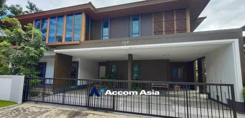 Pet friendly |  6 Bedrooms  House For Sale in Pattanakarn, Bangkok  near ARL Hua Mak (AA33225)