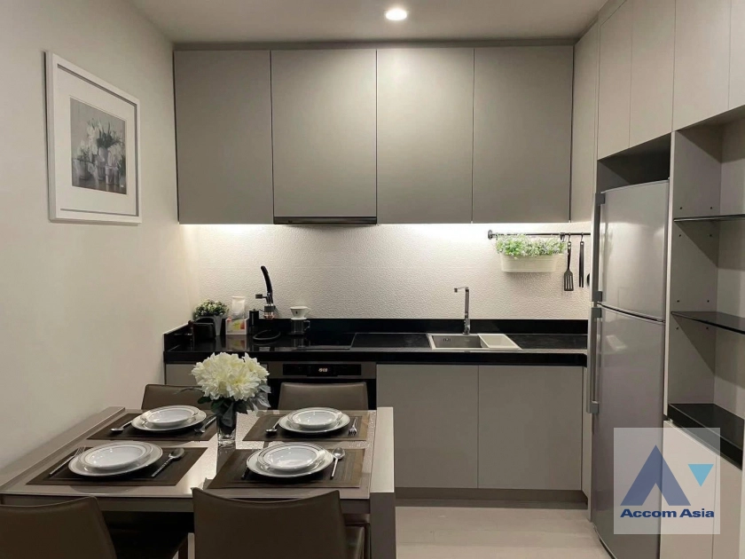 unit 1 Bedroom  Condominium For Rent in Ploenchit, Bangkok  near BTS Ploenchit (AA33228)