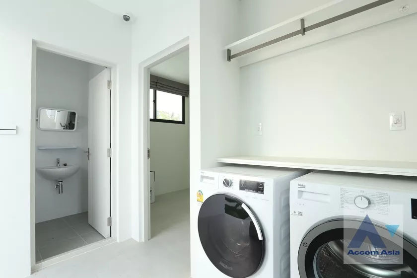 16  4 br House For Rent in Latkrabang ,Bangkok ARL Ban Thap Chang at Nantawan Rama 9 New Krungthepkreetha AA33242