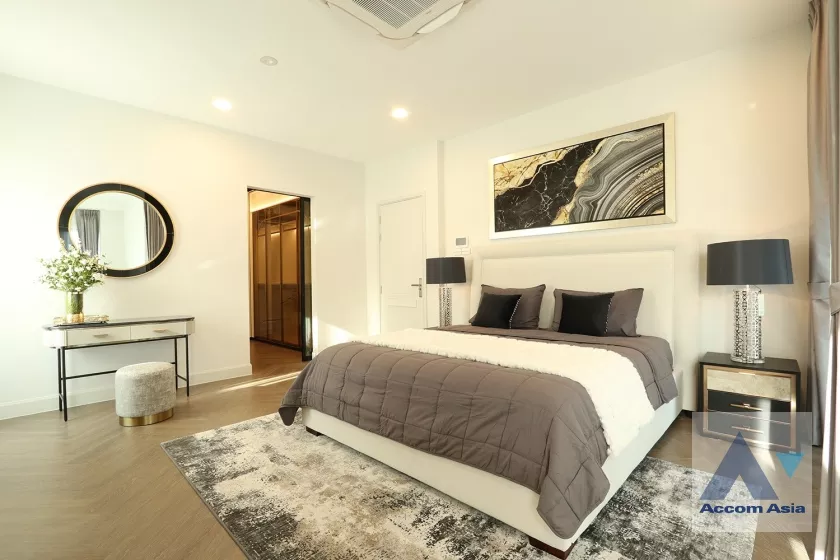 11  4 br House For Rent in Latkrabang ,Bangkok ARL Ban Thap Chang at Nantawan Rama 9 New Krungthepkreetha AA33242