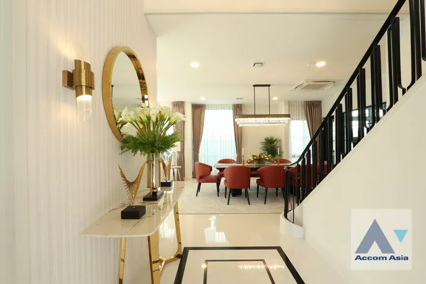 Fully Furnished |  4 Bedrooms  House For Rent in Latkrabang, Bangkok  near ARL Ban Thap Chang (AA33242)