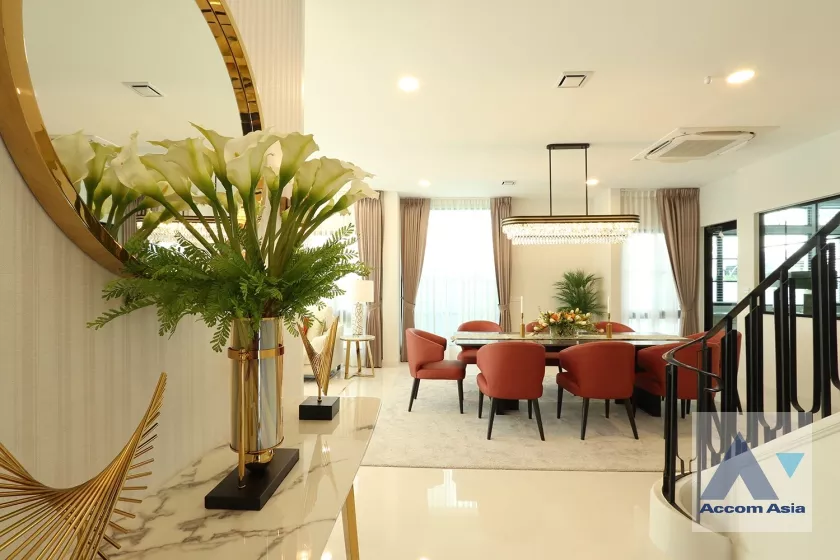 Fully Furnished |  4 Bedrooms  House For Rent in Latkrabang, Bangkok  near ARL Ban Thap Chang (AA33242)