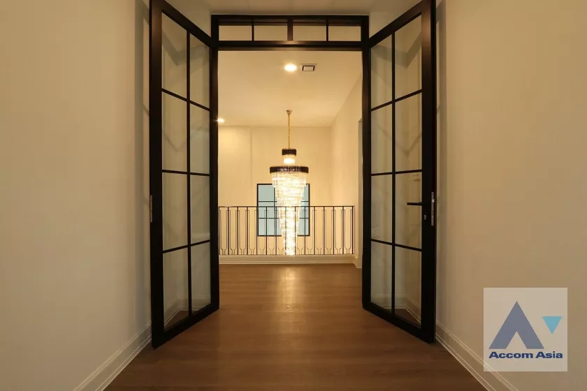 6  4 br House For Rent in Latkrabang ,Bangkok ARL Ban Thap Chang at Nantawan Rama 9 New Krungthepkreetha AA33242