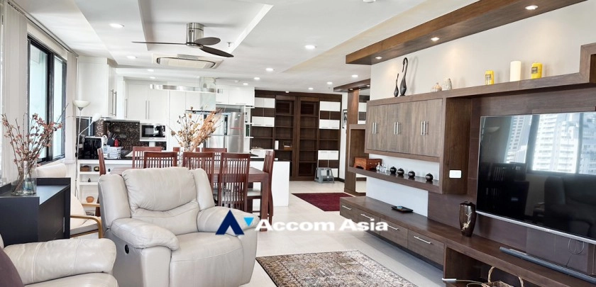 Lake Green Condominium  2 Bedroom for Sale & Rent BTS Nana in Sukhumvit Bangkok