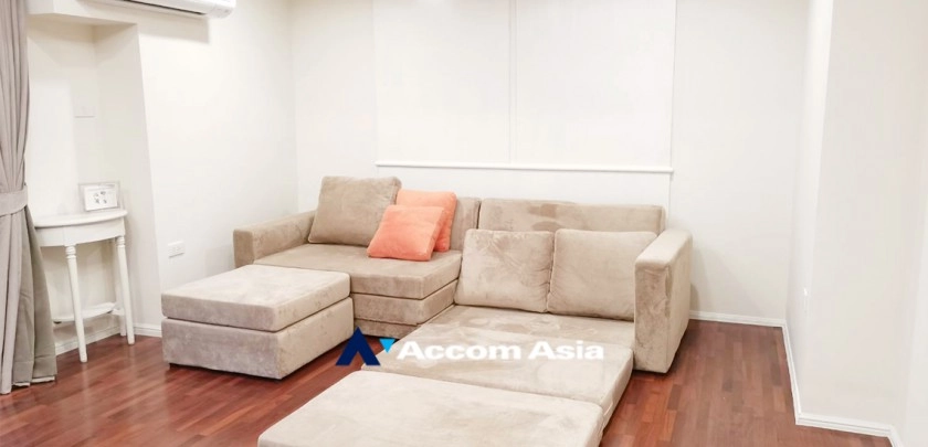  1  2 br Apartment For Rent in Sukhumvit ,Bangkok BTS Phrom Phong at Low-rise apartment, Walk 400m to BTS AA33251