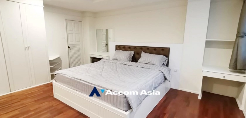 6  2 br Apartment For Rent in Sukhumvit ,Bangkok BTS Phrom Phong at Low-rise apartment, Walk 400m to BTS AA33251
