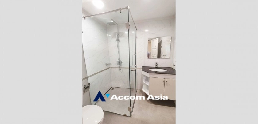 8  2 br Apartment For Rent in Sukhumvit ,Bangkok BTS Phrom Phong at Low-rise apartment, Walk 400m to BTS AA33251