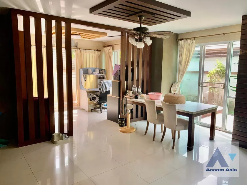  3 Bedrooms  House For Sale in Pattanakarn, Bangkok  (AA33260)