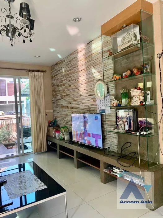 unit 3 Bedrooms  House For Sale in Pattanakarn, Bangkok  (AA33260)