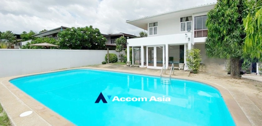unit 4 Bedrooms  House For Rent in Sukhumvit, Bangkok  near BTS Thong Lo (AA33264)