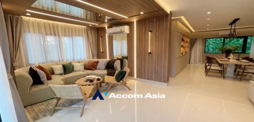  4 Bedrooms  House For Sale in Latkrabang, Bangkok  (AA33265)