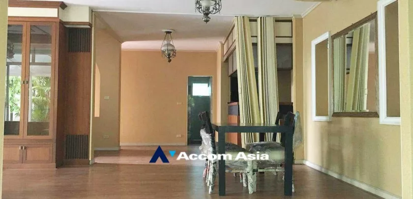 unit 3 Bedrooms  House For Sale in Pattanakarn, Bangkok  near ARL Ban Thap Chang (AA33267)