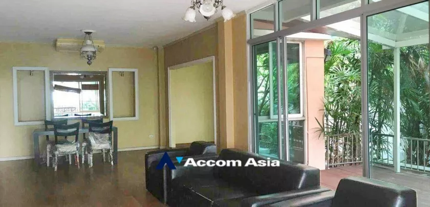  3 Bedrooms  House For Sale in Pattanakarn, Bangkok  near ARL Ban Thap Chang (AA33267)