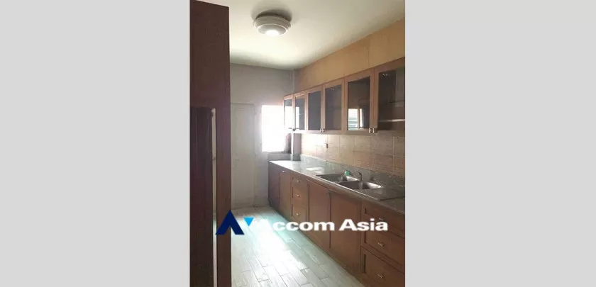 unit 3 Bedrooms  House For Sale in Pattanakarn, Bangkok  near ARL Ban Thap Chang (AA33267)