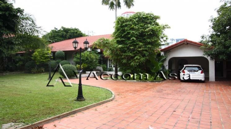 unit 4 Bedrooms  House For Rent in Sukhumvit, Bangkok  near BTS Thong Lo (64748)