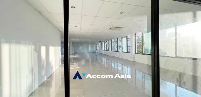  2  Office Space For Rent in Sukhumvit ,Bangkok BTS Phra khanong at S69 Office and Warehouse Space AA33294