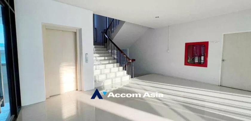 unit Office space For Rent in Sukhumvit, Bangkok  near BTS Phra khanong (AA33294)